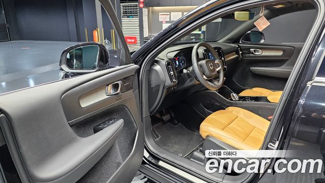 Volvo XC40 B4 Inscription 2022 — фото 10