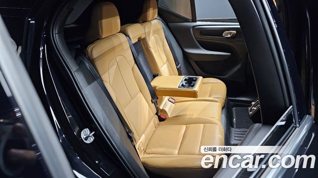 Volvo XC40 B4 Inscription 2022 — фото 11