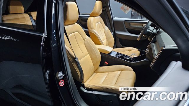 Volvo XC40 B4 Inscription 2022 — фото 12