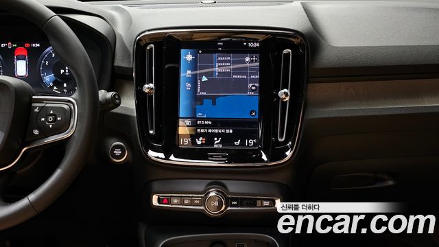 Volvo XC40 B4 Inscription 2022 — фото 14