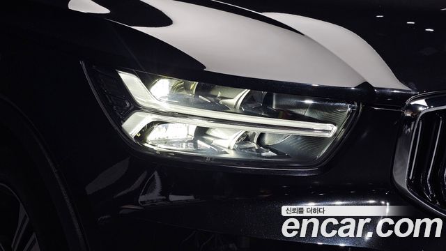 Volvo XC40 B4 Inscription 2022 — фото 22