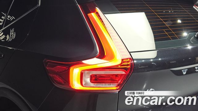Volvo XC40 B4 Inscription 2022 — фото 23