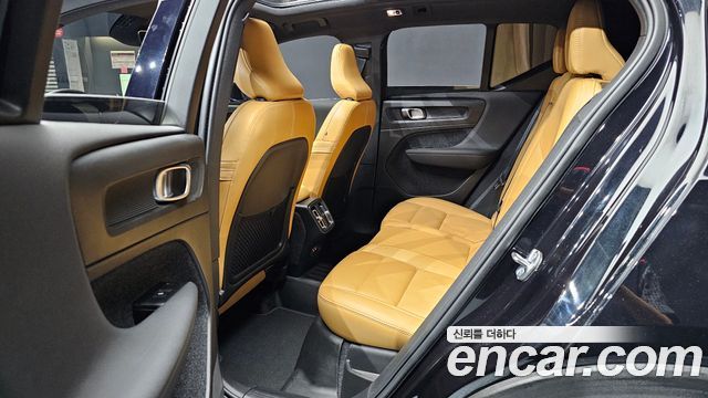 Volvo XC40 B4 Inscription 2022 — фото 26