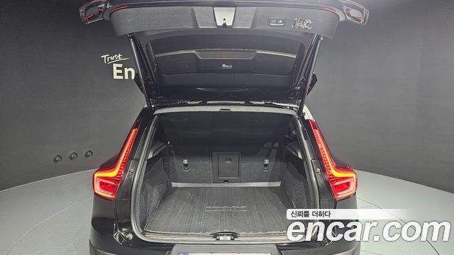 Volvo XC40 B4 Inscription 2022 — фото 40