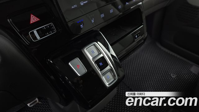 Hyundai Staria 4WD Lounge 9-Seater Limousine 2023 — фото 9