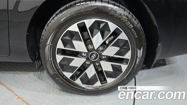Hyundai Staria 4WD Lounge 9-Seater Limousine 2023 — фото 21