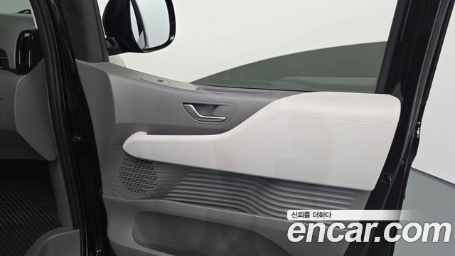 Hyundai Staria 4WD Lounge 9-Seater Limousine 2023 — фото 24