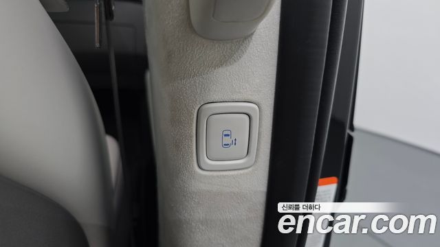 Hyundai Staria 4WD Lounge 9-Seater Limousine 2023 — фото 31