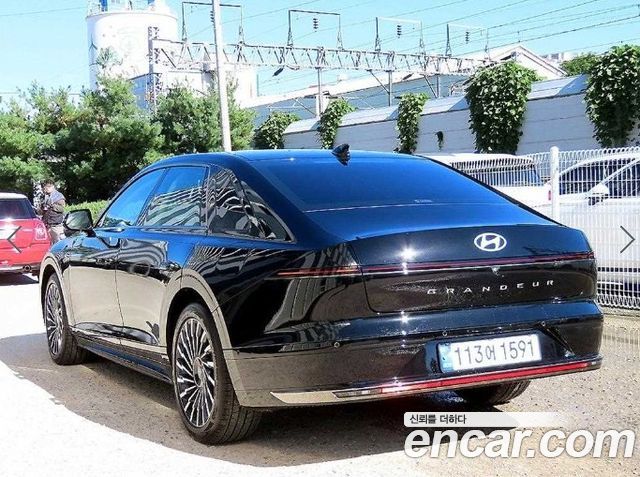 Hyundai Grandeur (GN7) 2,5 Gasoline 2WD Calligraphy 2025 — фото 3