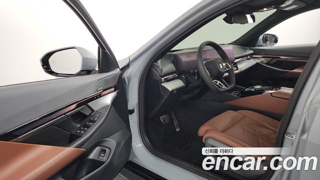 BMW 5 Series (G60) 530i xDrive M Sport 2025 — фото 10