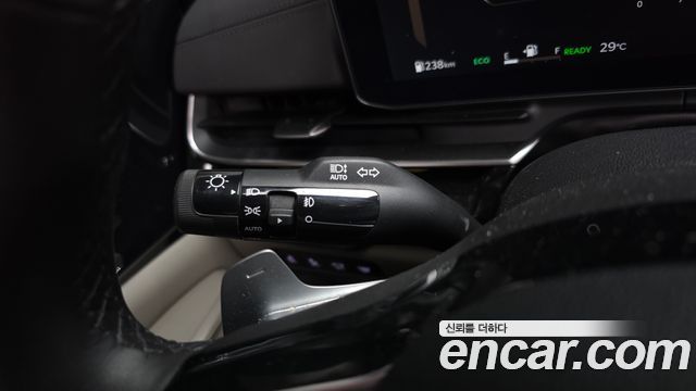 Kia Carnival (IV) HEV 9seater Signature 2024 — фото 27