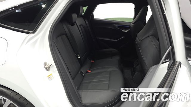 Audi A5 (B10) 40 TFSI Quattro S Line Black Edition 2025 — фото 11