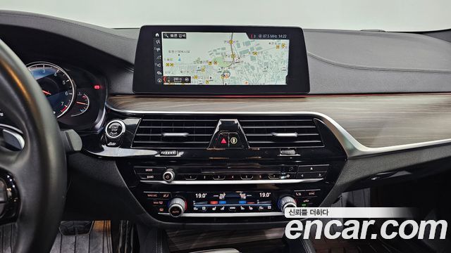 BMW 5 Series (G30) 530i xDrive M Sport Package Plus 2018 — фото 13