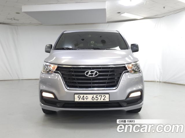 Hyundai Grand Starex Van 3-Seater Smart