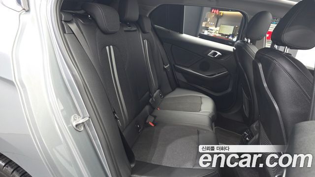BMW 1 Series (F40) 120i Sports 2023 — фото 16