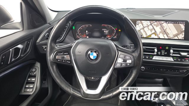 BMW 1 Series (F40) 120i Sports 2023 — фото 17
