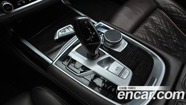 BMW 7 Series (G11) 745Le iPerformance M Sport 2021 — фото 9