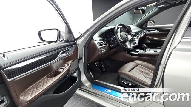 BMW 7 Series (G11) 745Le iPerformance M Sport 2021 — фото 10