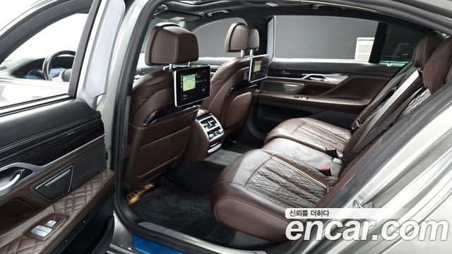 BMW 7 Series (G11) 745Le iPerformance M Sport 2021 — фото 11