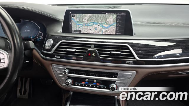 BMW 7 Series (G11) 745Le iPerformance M Sport 2021 — фото 13
