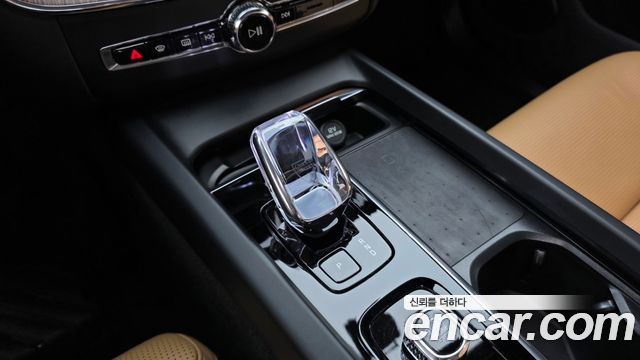 Volvo XC60 (II) B5 Ultimate Bright 2024 — фото 9
