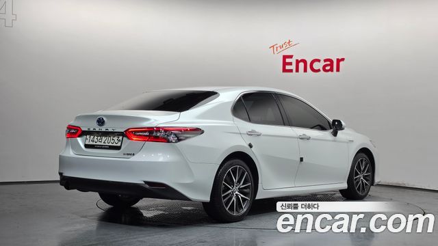 Toyota Camry (XV70) 2.5 XLE Hybrid 2024 — фото 2