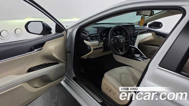 Toyota Camry (XV70) 2.5 XLE Hybrid 2024 — фото 10