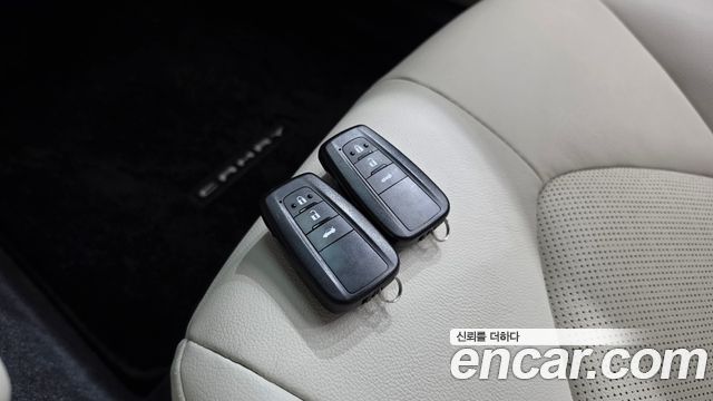 Toyota Camry (XV70) 2.5 XLE Hybrid 2024 — фото 16