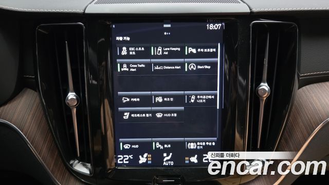 Volvo XC60 (II) B5 Inscription 2021 — фото 16
