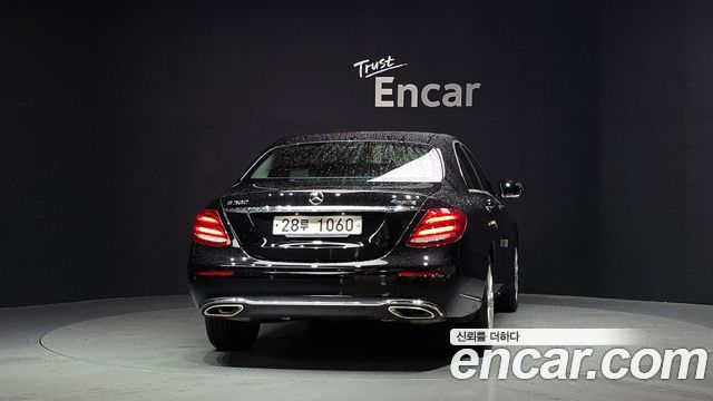 Mercedes-Benz E-Class (W213) E300 4MATIC Exclusive 2018 — фото 4