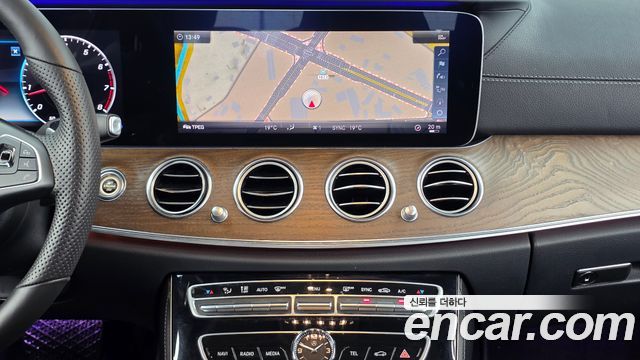 Mercedes-Benz E-Class (W213) E300 4MATIC Exclusive 2018 — фото 18