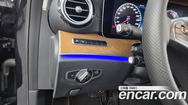 Mercedes-Benz E-Class (W213) E300 4MATIC Exclusive 2018 — фото 20