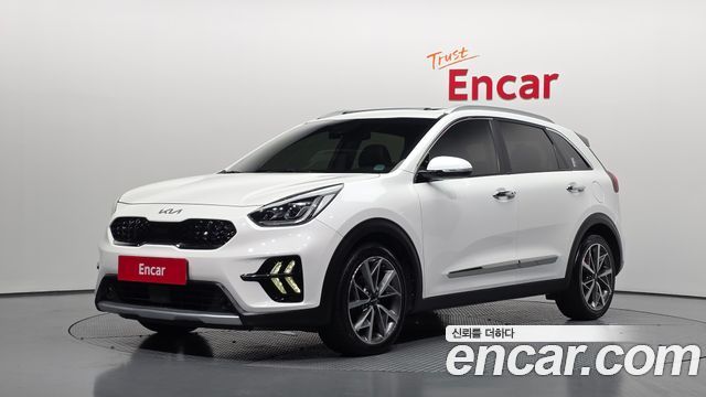 Kia Niro 1.6 HEV Signature 2022 — фото 1