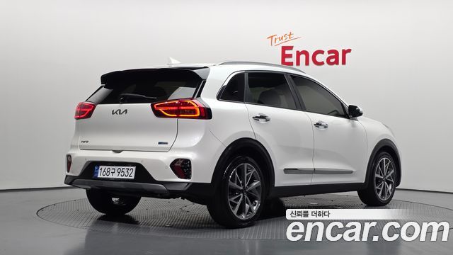 Kia Niro 1.6 HEV Signature 2022 — фото 2
