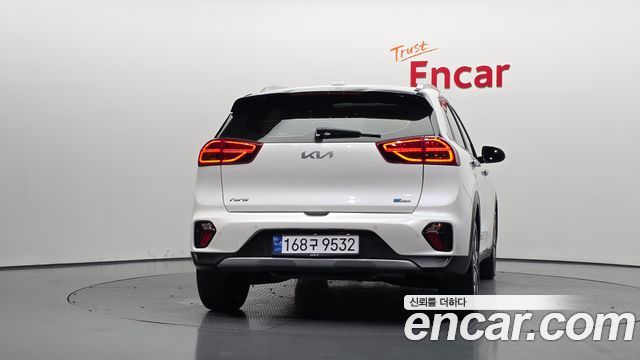 Kia Niro 1.6 HEV Signature 2022 — фото 4