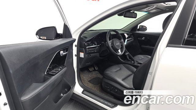Kia Niro 1.6 HEV Signature 2022 — фото 10