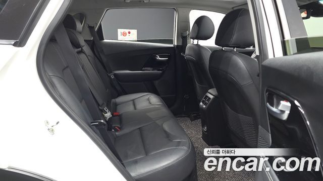 Kia Niro 1.6 HEV Signature 2022 — фото 12