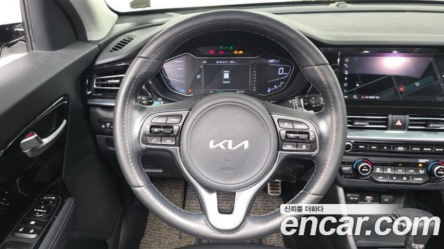 Kia Niro 1.6 HEV Signature 2022 — фото 13
