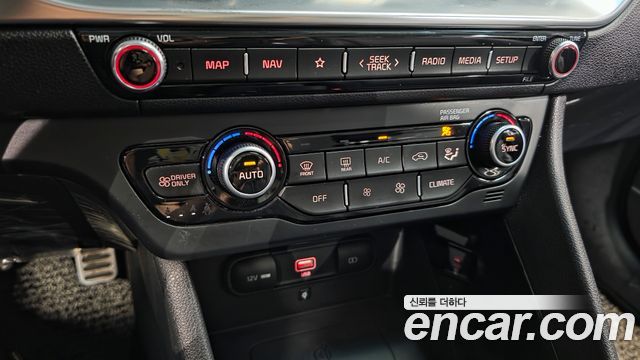Kia Niro 1.6 HEV Signature 2022 — фото 16