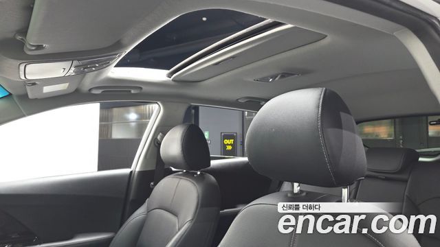 Kia Niro 1.6 HEV Signature 2022 — фото 18
