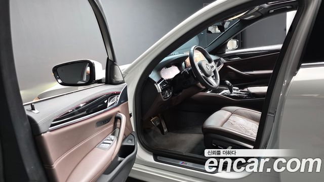BMW 5 Series (G30) 530i xDrive M Sport Package 2023 — фото 10