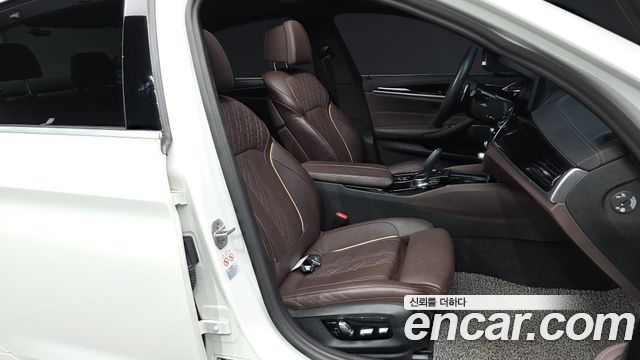 BMW 5 Series (G30) 530i xDrive M Sport Package 2023 — фото 11