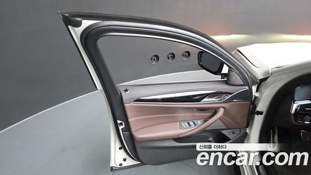 BMW 5 Series (G30) 530i xDrive M Sport Package 2023 — фото 24