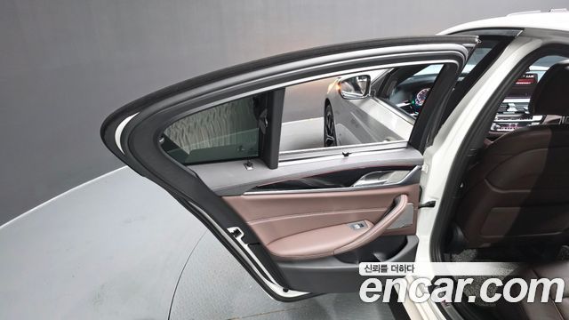 BMW 5 Series (G30) 530i xDrive M Sport Package 2023 — фото 25