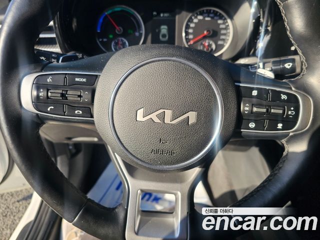 Kia K5 Hybrid (III) Prestige 2023 — фото 14