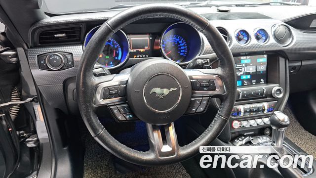 Ford Mustang Coupe 2017 — фото 12