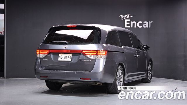 Honda Odyssey 3.5 4th 2016 — фото 2