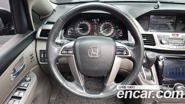 Honda Odyssey 3.5 4th 2016 — фото 12