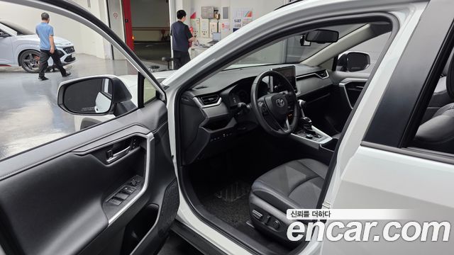 Toyota RAV4 (V) 2,5 4WD Hybrid LTD 2024 — фото 10