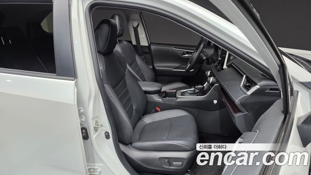 Toyota RAV4 (V) 2,5 4WD Hybrid LTD 2024 — фото 32